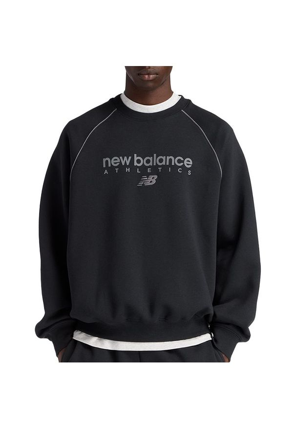 Bluza męska New Balance MT61U4JOBK - czarna. Kolor: czarny. Materiał: poliester, bawełna, prążkowany. Wzór: aplikacja. Styl: klasyczny