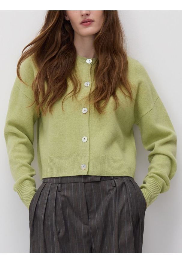Reserved - Wełniany kardigan - jasnozielony. Kolor: zielony. Materiał: wełna