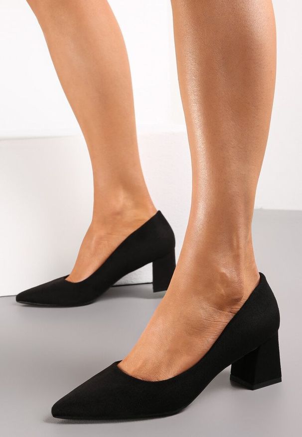 Born2be - Czarne Czółenka z Imitacji Zamszu na Stożku Natania. Kolor: czarny. Materiał: zamsz. Obcas: na stożku