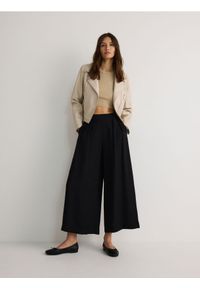 Reserved - Spodnie culotte z wiskozy - czarny. Kolor: czarny. Materiał: wiskoza