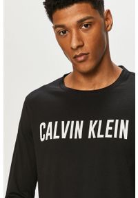 Calvin Klein Performance - Longsleeve. Okazja: na co dzień. Kolor: czarny. Materiał: bawełna, poliester, dzianina. Długość rękawa: długi rękaw. Wzór: nadruk. Styl: casual #1