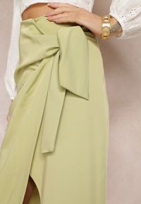 Renee - Zielona Spódnica z Asymetryczną Zakładką i Wiązaniem Maram. Kolor: zielony. Styl: elegancki #2