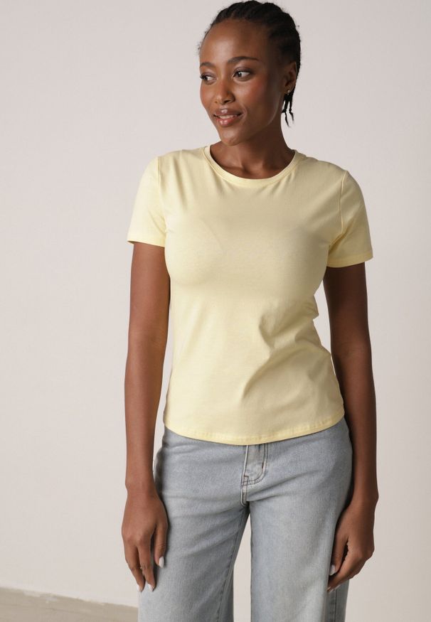 Born2be - Żółty Bawełniany T-shirt w Klasycznym Stylu Nedila. Kolor: żółty. Materiał: bawełna. Długość: długie. Styl: klasyczny