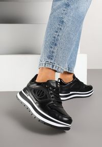 Renee - Czarne Sneakersy na Platformie ze Sznurowaniem i Ozdobą Arivania. Okazja: na co dzień, na spacer. Zapięcie: sznurówki. Kolor: czarny. Materiał: jeans. Wzór: aplikacja. Obcas: na platformie. Sport: turystyka piesza #3