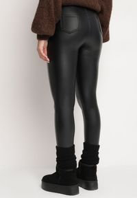 Born2be - Czarne Legginsy z Ekoskóry z Wysokim Stanem i Wsuwanymi Kieszeniami Rievalia. Stan: podwyższony. Kolor: czarny. Materiał: skóra. Sezon: zima #7