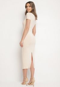 Born2be - Jasnobeżowa Sukienka Dopasowana Bodycon z Dekoltem w Serek Efricene. Okazja: na co dzień. Typ kołnierza: dekolt w serek. Kolor: beżowy. Materiał: jeans. Długość rękawa: krótki rękaw. Typ sukienki: bodycon. Styl: klasyczny, casual #6