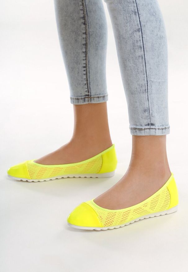 Born2be - Żółte Neonowe Baleriny Ranes. Nosek buta: okrągły. Zapięcie: bez zapięcia. Kolor: żółty. Materiał: materiał, koronka, jeans, skóra, lakier. Wzór: ażurowy. Obcas: na płaskiej podeszwie. Styl: wakacyjny