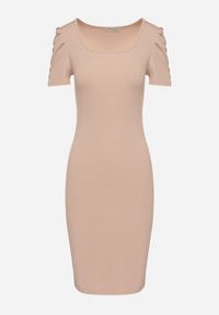 Born2be - Beżowa Sukienka o Dopasowanym Kroju z Bufiastymi Rękawami Aravitia. Okazja: na co dzień. Kolor: beżowy. Typ sukienki: dopasowane, proste. Styl: casual #4