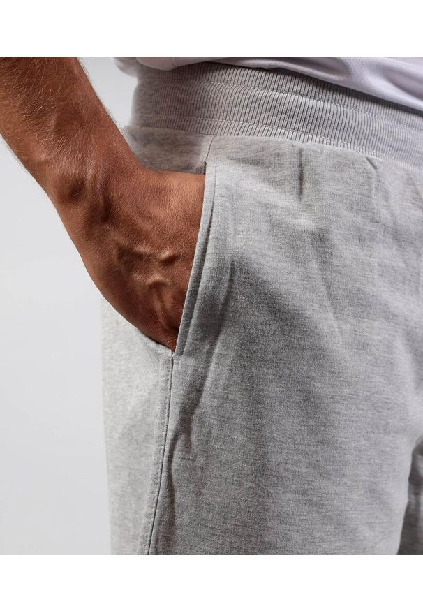 Szorty Sportowe Givova Friend 2XL - Wygoda i Oddychalność. Kolor: szary. Długość: krótkie. Wzór: haft. Sezon: lato