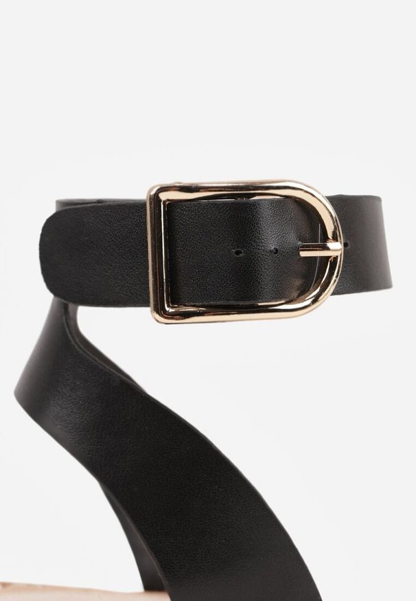 Renee - Czarne Sandały VICES na Platformie z Plecionki z Szerokim Paskiem z Klamrą Jurelle. Okazja: na spacer. Zapięcie: klamry. Kolor: czarny. Materiał: jeans, len. Wzór: haft. Sezon: lato. Obcas: na platformie. Styl: boho