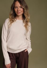 Born2be - Beżowy Klasyczny Sweter z Wiskozą i Wełną Norpine. Okazja: na co dzień. Kolor: beżowy. Materiał: wełna, wiskoza. Styl: klasyczny