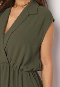 Born2be - Ciemnozielony Kombinezon z Nakładkowym Dekoltem i Gumką w Talii Nansaliah. Kolor: zielony #3