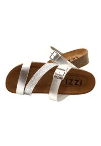 Klapki IZZI Footwear Ria Plata srebrny. Kolor: srebrny. Materiał: skóra ekologiczna, zamsz, materiał