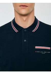 Big-Star - Koszulka męska polo z kontrastowym wykoŅczeniem granatowa Polos 403. Okazja: na co dzień, na spotkanie biznesowe. Typ kołnierza: polo. Kolor: niebieski. Materiał: dzianina. Wzór: nadruk, ze splotem. Styl: casual, biznesowy, elegancki #3