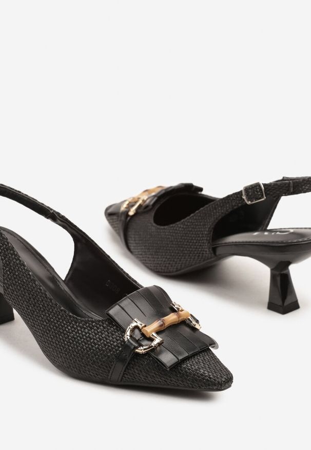 Renee - Czarne Sandały na Kaczuszce Typu Slingback Ozdobione Klamrą Tolirea. Okazja: na co dzień. Zapięcie: klamry. Kolor: czarny. Wzór: aplikacja. Obcas: na szpilce. Styl: elegancki, klasyczny, casual. Wysokość obcasa: średni