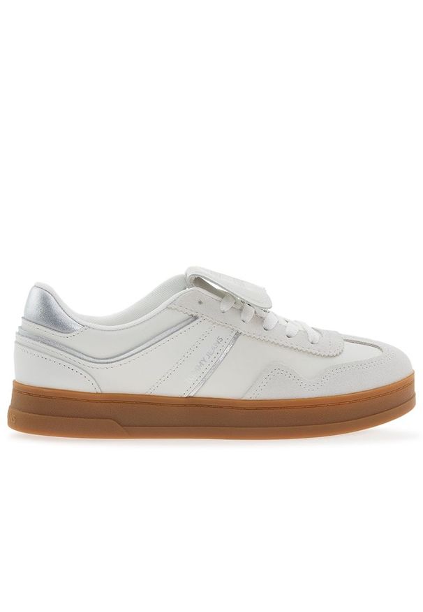 Buty Tommy Jeans The Greenwich EN0EN02715-0I0 - białe. Zapięcie: sznurówki. Kolor: biały. Materiał: guma, poliester, zamsz, skóra, tkanina. Szerokość cholewki: normalna. Sezon: lato