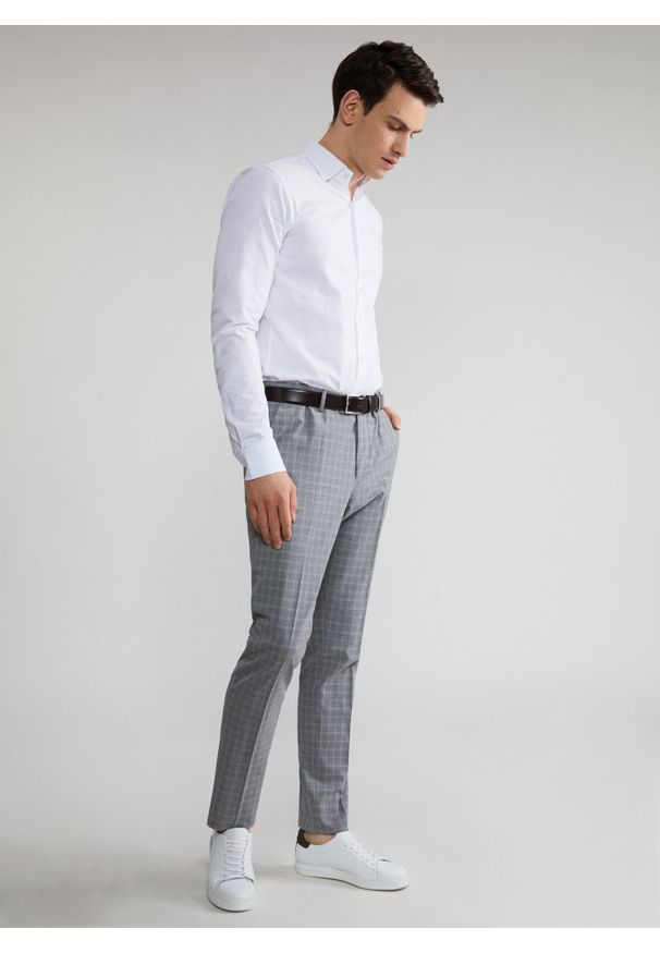 Pako Lorente - PAKO LORENTE – Szare spodnie garniturowe P22SF-6G-008-S-S. Kolor: szary. Materiał: poliester, wełna, elastan. Wzór: kratka