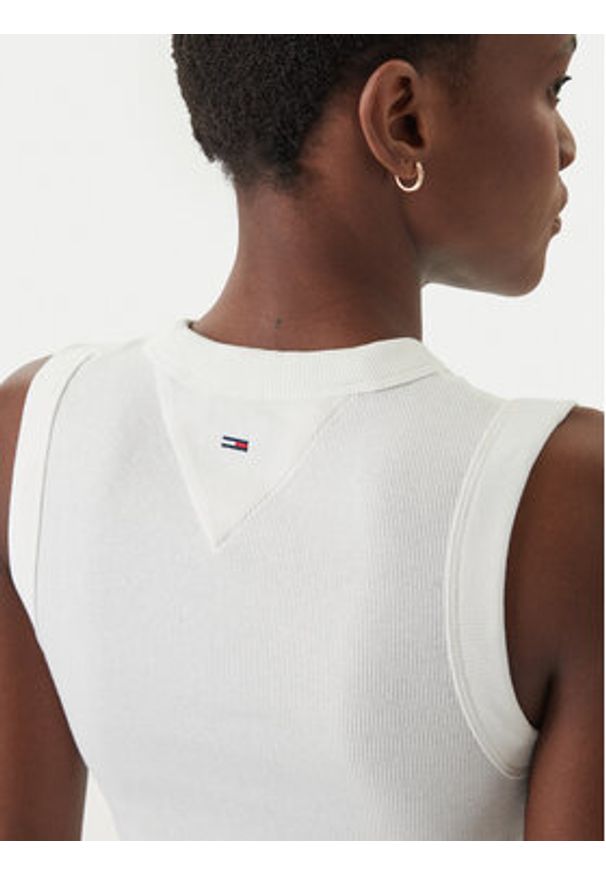 Tommy Jeans Top DW0DW22577 Biały Slim Fit. Kolor: biały. Materiał: bawełna