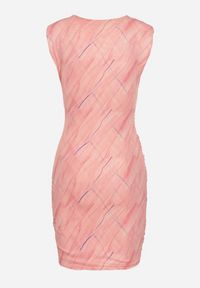 Born2be - Różowa Sukienka Siateczkowa z Kopertowym Dekoltem o Dopasowanym Kroju Zevara. Okazja: na imprezę. Typ kołnierza: dekolt kopertowy, dekolt w kształcie V. Kolor: różowy. Długość rękawa: bez rękawów. Sezon: lato. Typ sukienki: kopertowe. Styl: klasyczny #5