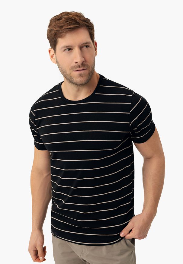 Volcano - T-shirt w paski TM-ALLY. Okazja: na co dzień. Kolor: czarny. Materiał: bawełna, jeans, materiał. Długość rękawa: krótki rękaw. Długość: krótkie. Wzór: paski. Styl: casual, klasyczny