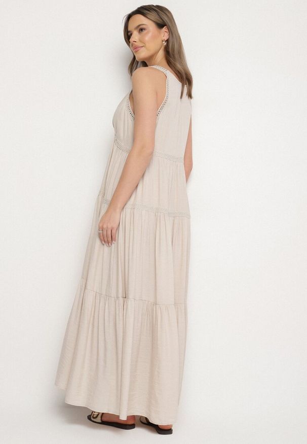 Born2be - Beżowa Sukienka z Wiskozą i Szydełkowym Wzorem Meviellea. Okazja: na co dzień. Typ kołnierza: dekolt w kształcie V. Kolor: beżowy. Materiał: wiskoza. Wzór: haft. Styl: casual, elegancki