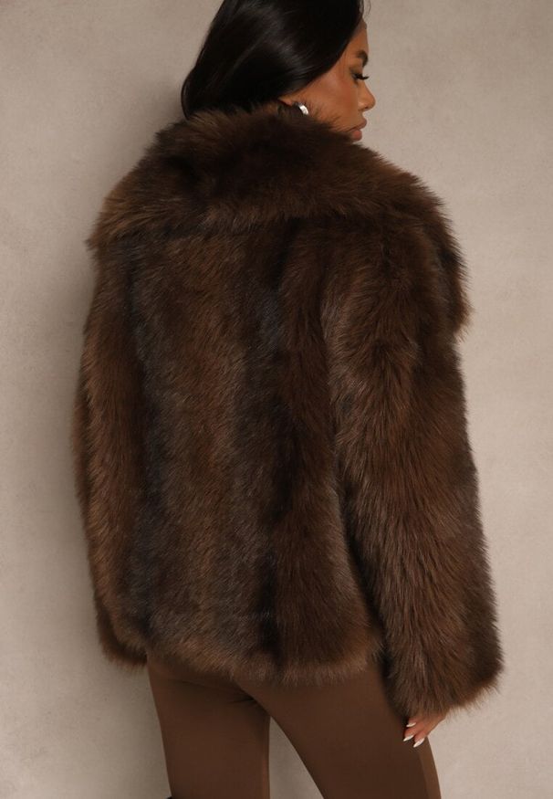 Renee - Brązowa Kurtka Futerko o Kroju Oversize z Ozdobnym Kołnierzem Monella. Okazja: na co dzień, na imprezę. Kolor: brązowy. Materiał: futro. Styl: casual
