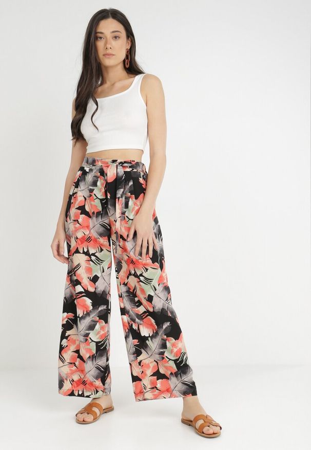 Born2be - Czarne Spodnie Naerochis. Kolor: czarny. Materiał: materiał. Długość: długie. Wzór: aplikacja