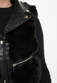 Born2be - Czarna Futrzana Kamizelka ze Wstawkami z Imitacji Skóry Adamani. Kolor: czarny. Materiał: skóra, futro #2