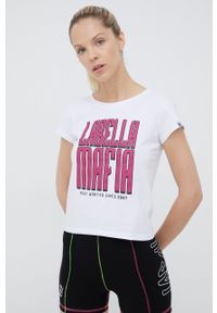 LABELLAMAFIA - LaBellaMafia t-shirt bawełniany kolor biały. Kolor: biały. Materiał: bawełna. Długość rękawa: krótki rękaw. Długość: krótkie. Wzór: nadruk #5