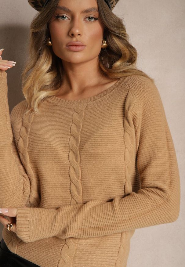 Renee - Beżowy Casualowy Sweter z Ozdobnym Splotem Sealinea. Okazja: na co dzień. Kolor: beżowy. Materiał: jeans, wiskoza. Długość rękawa: długi rękaw. Długość: długie. Wzór: ze splotem. Styl: casual