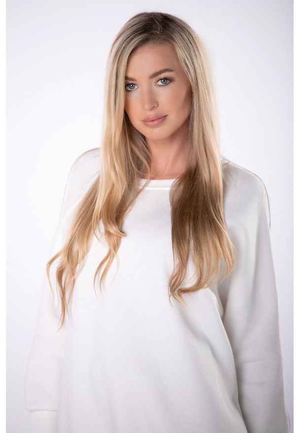e-margeritka - Długa bawełniana bluza oversize - Kremowy, U. Okazja: na co dzień. Kolor: kremowy. Materiał: bawełna. Długość: długie. Styl: casual