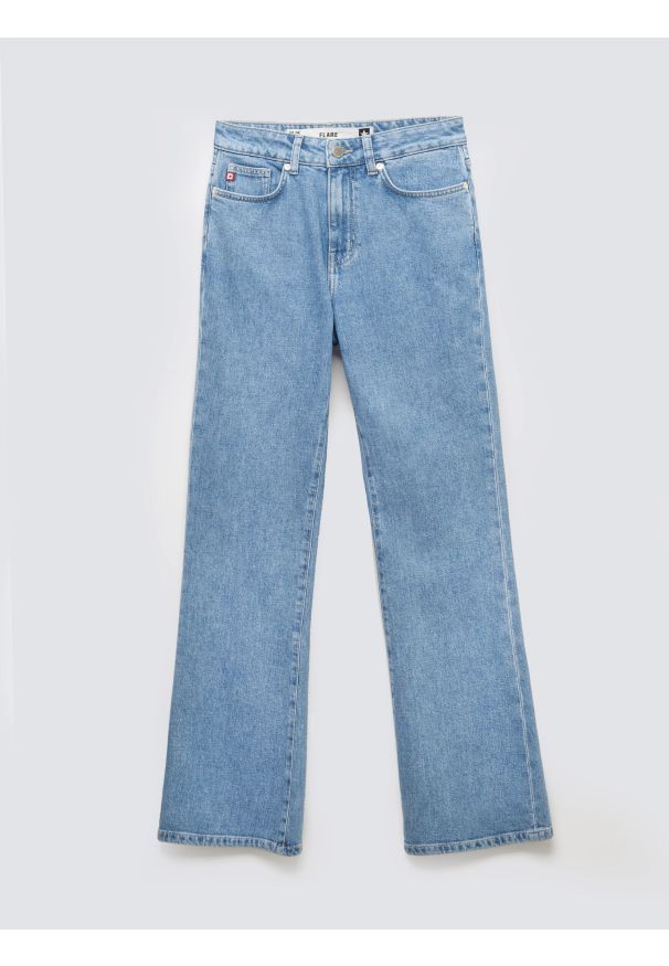Big-Star - jeansy damskie bootcut niebieskie chiara 144. Stan: podwyższony. Kolor: niebieski. Styl: retro, wakacyjny