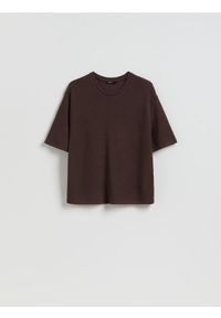 Reserved - T-shirt z wiskozą - ciemnobrązowy. Kolor: brązowy. Materiał: wiskoza #1