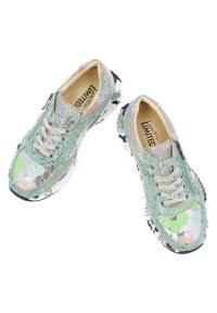 Zielone Sneakersy Laura Vita Stylowe Obuwie Damskie Premium. Okazja: na co dzień. Zapięcie: sznurówki. Kolor: zielony. Szerokość cholewki: normalna. Wzór: aplikacja, kwiaty, nadruk, kolorowy. Styl: elegancki