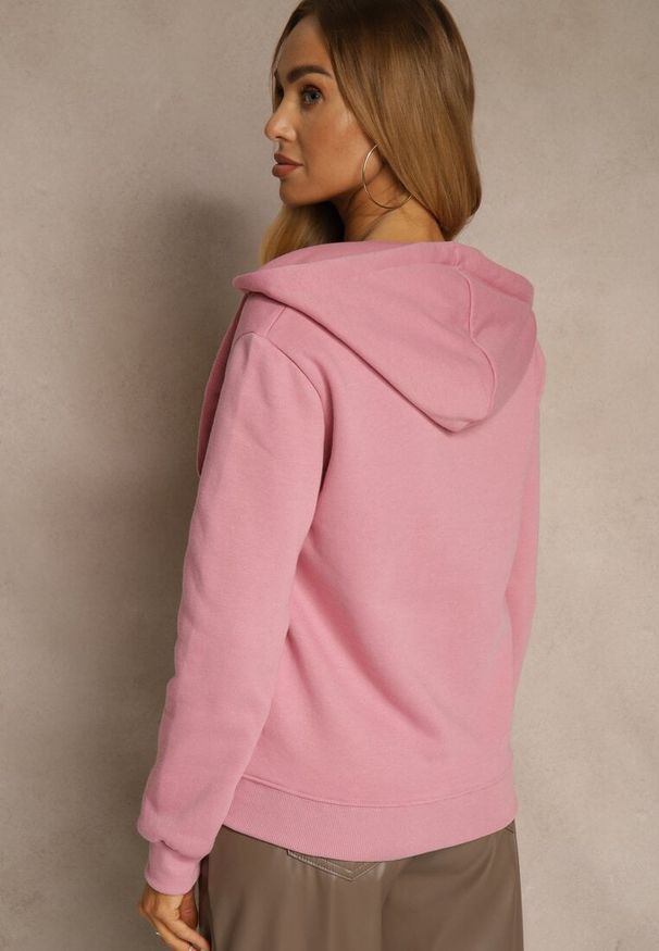 Renee - Ciemnoróżowa Bluza z Kapturem Zapinana na Suwak Bastian. Okazja: na co dzień. Typ kołnierza: kaptur. Kolor: różowy. Materiał: polar. Długość rękawa: długi rękaw. Długość: długie. Sezon: zima, jesień. Styl: casual