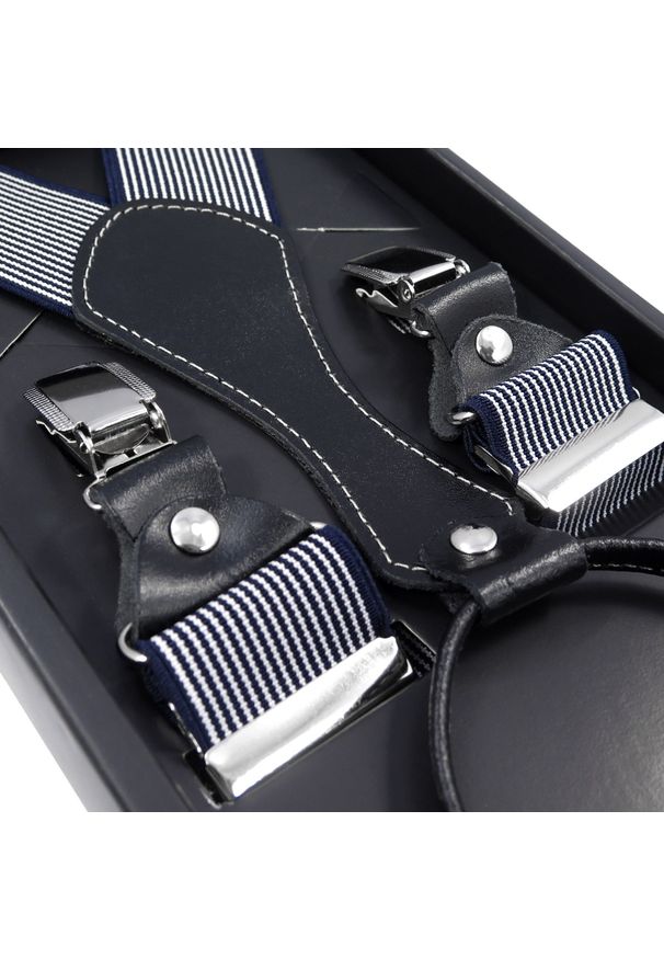 Modini - Szelki męskie w biało-granatowe paski SZ27. Kolor: biały, wielokolorowy, niebieski. Materiał: skóra, guma. Wzór: paski