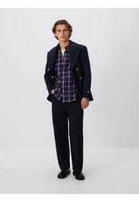 Reserved - Koszula regular fit w kratę - granatowy. Kolor: niebieski. Materiał: bawełna, tkanina