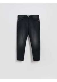 Reserved - Jeansy carrot slim z efektem sprania - czarny. Kolor: czarny
