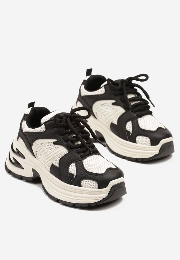 Renee - Czarno-Beżowe Sneakersy na Platformie z Tłoczeniem i Geometrycznym Wzorem Melvila. Kolor: czarny. Materiał: jeans. Wzór: geometria. Obcas: na platformie