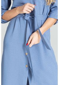 Figl - Koszulowa sukienka szmizjerka z podpinanym rękawem 3/4 niebieska. Okazja: na imprezę, do pracy, na uczelnię. Kolor: niebieski. Typ sukienki: szmizjerki, koszulowe