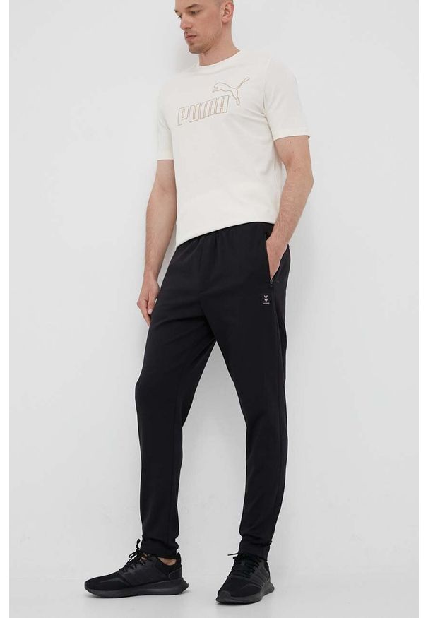 Hummel spodnie dresowe Interval kolor czarny gładkie. Kolor: czarny. Materiał: dresówka. Wzór: gładki