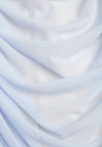 Born2be - Jasnoniebieska Dopasowana Sukienka Midi z Odkrytymi Ramionami i Marszczeniem Dorinissa. Kolor: niebieski. Materiał: tkanina. Długość rękawa: na ramiączkach. Typ sukienki: z odkrytymi ramionami. Długość: midi #7