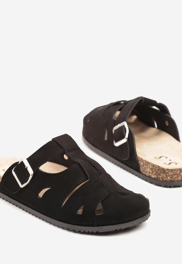 Born2be - Czarne Klapki Chodaki z Przeplatanymi Paskami i Wycięciami Paroti. Okazja: na co dzień. Kolor: czarny. Wzór: paski. Obcas: na obcasie. Styl: elegancki, casual. Wysokość obcasa: niski