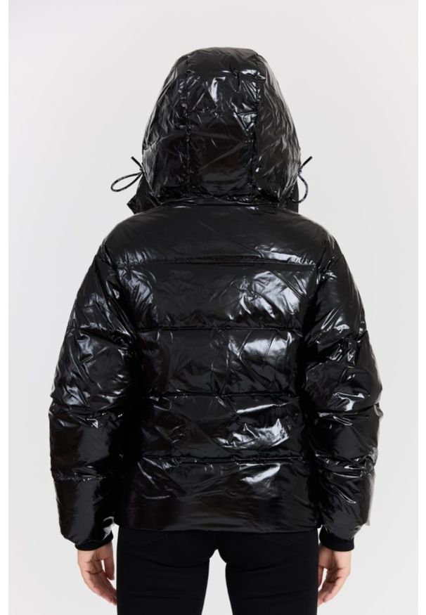 Karl Lagerfeld - KARL LAGERFELD Czarna damska kurtka Hooded Down Jacket. Kolor: czarny. Materiał: materiał, poliamid, puch. Długość rękawa: długi rękaw. Długość: długie