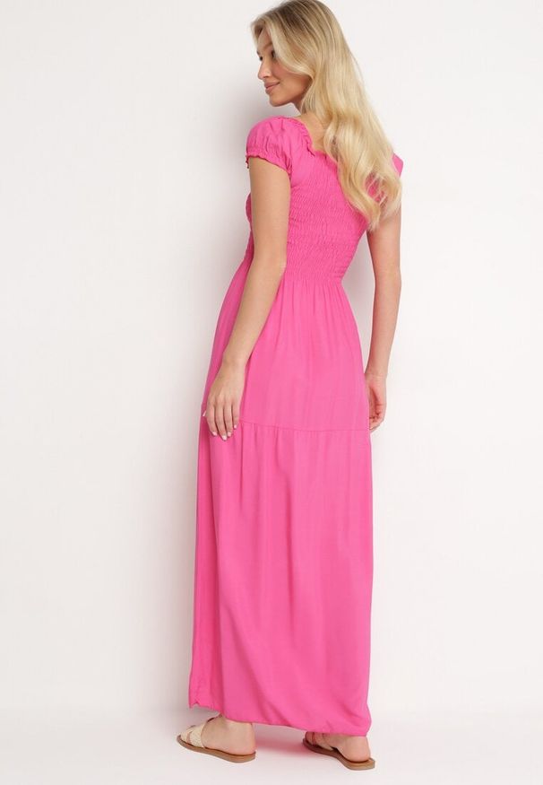 Born2be - Różowa Wiskozowa Sukienka Typu Hiszpanka z Marszczoną Górą Moalle. Okazja: na spacer. Typ kołnierza: dekolt hiszpanka. Kolor: różowy. Materiał: wiskoza. Styl: klasyczny, elegancki