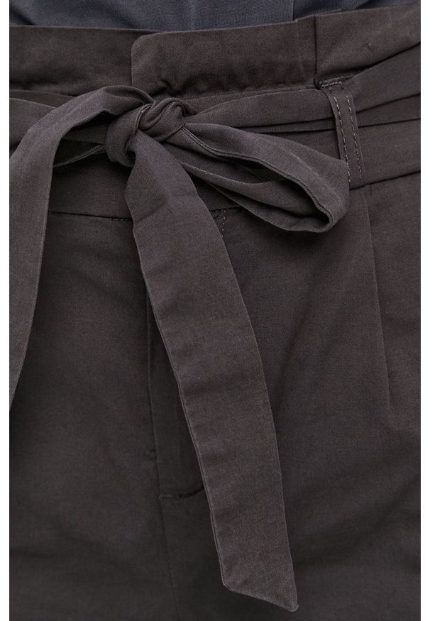 Vero Moda - Szorty. Okazja: na co dzień. Stan: podwyższony. Kolor: szary. Materiał: bawełna. Styl: casual