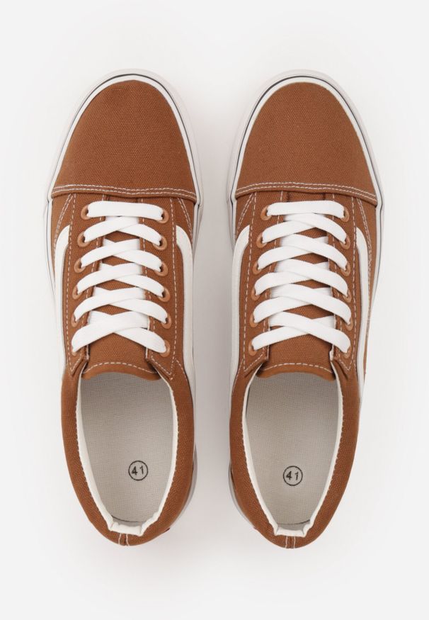 Born2be - Brązowe Trampki w Klasycznym Stylu z Ozdobnymi Przeszyciami Mirasena. Okazja: na co dzień. Kolor: brązowy. Materiał: jeans. Szerokość cholewki: normalna. Styl: klasyczny