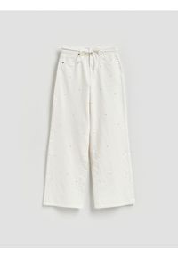 Reserved - Jeansy wide leg z haftem - biały. Kolor: biały. Wzór: haft #1