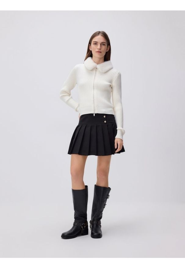 Reserved - Spódnico-szorty z plisowaniem - czarny. Kolor: czarny. Materiał: tkanina