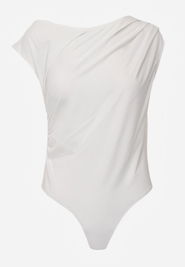 Born2be - Białe Asymetryczne Body Ozdobione Marszczeniem Dinida. Okazja: na co dzień. Kolor: biały. Materiał: jeans. Wzór: aplikacja. Styl: elegancki, klasyczny, casual